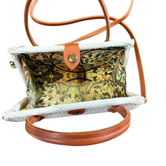 Cute White woven and Tan accent smaller Handbag,  Floral lining, - Picture 7 of 7